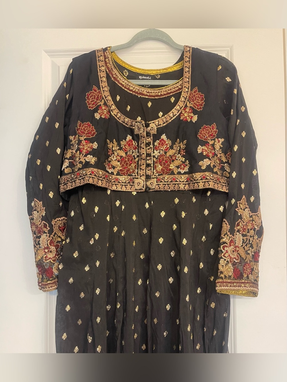 new pakistani nakoosh maxi